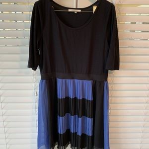 Blue and black 3/4 sleeve dress